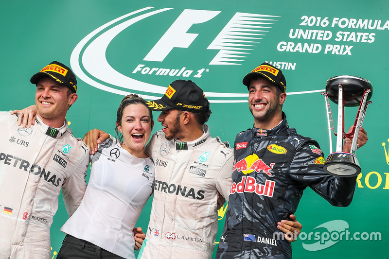 Illustration for article titled Formula Oppo: The Dos Equis Grand Prix of The Wall